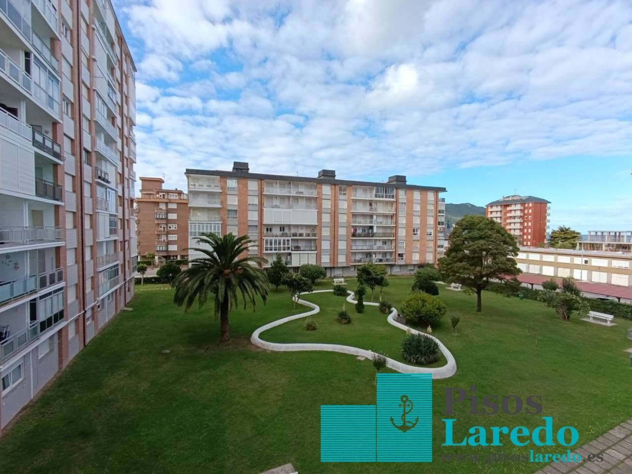 Jardí de Pis en venda en Laredo amb Calefacció i Terrassa