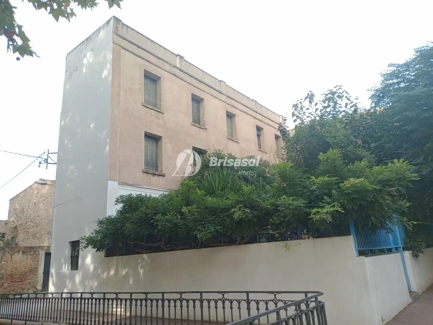 Vista exterior de Casa o xalet en venda en Montbrió del Camp amb Jardí privat, Traster i Balcó