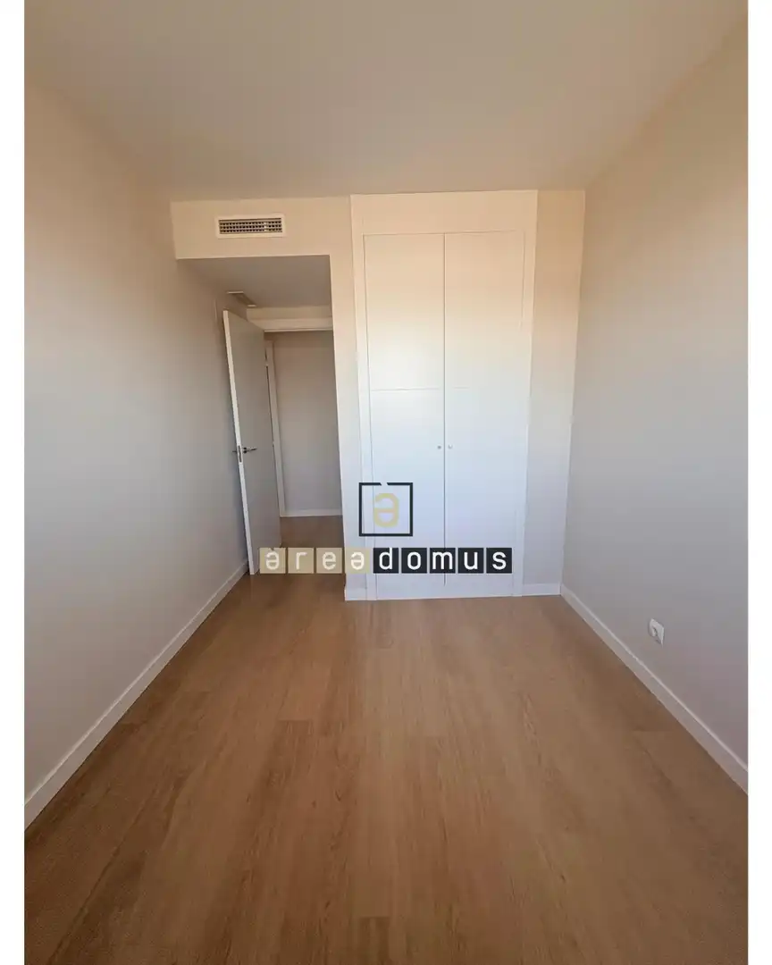 Habitación de Piso en venta en Sant Feliu de Llobregat con Calefacción, Jardín privado y Piscina
