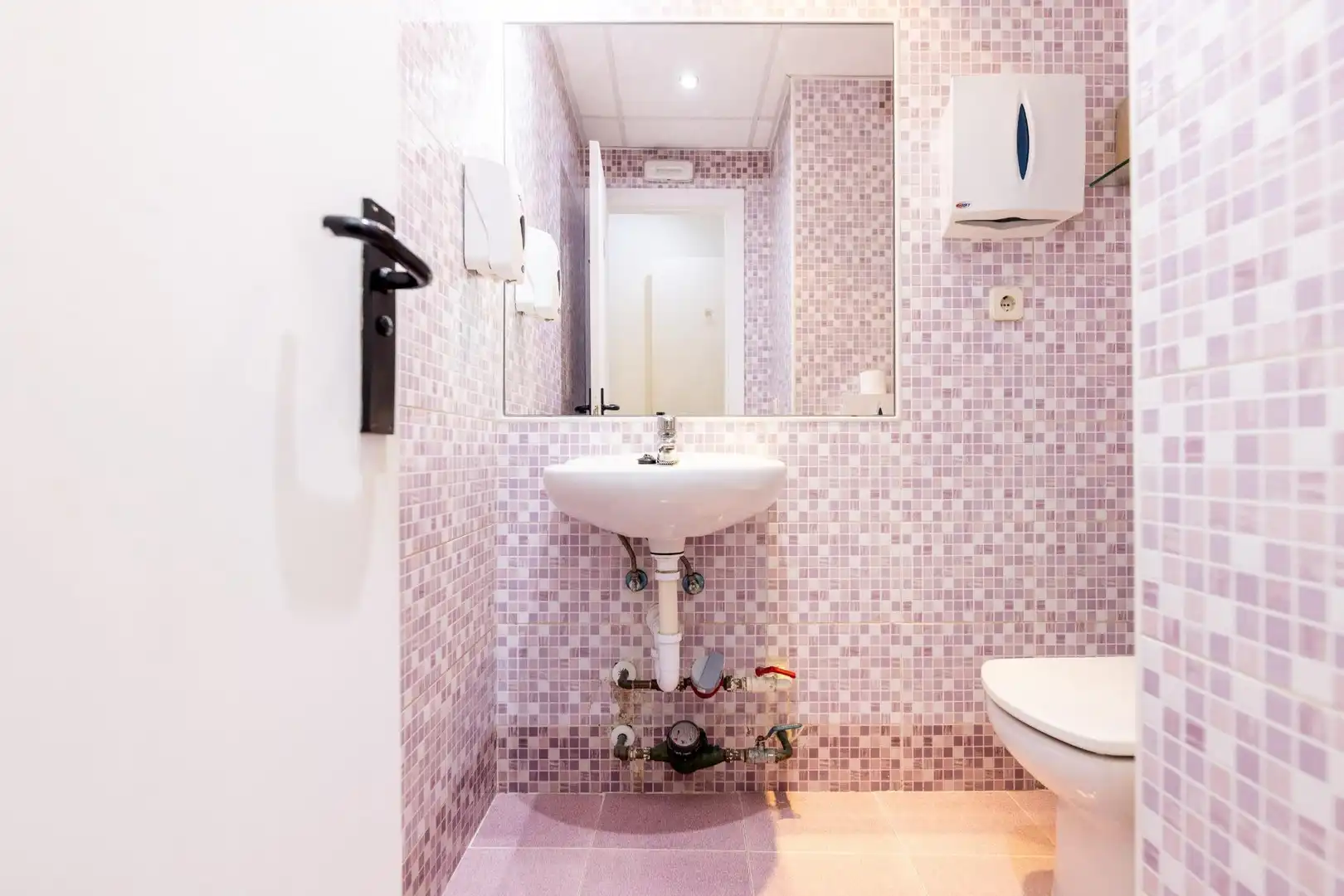 Badezimmer von Büro zur Miete in Madrid mit Klimaanlage und Heizung