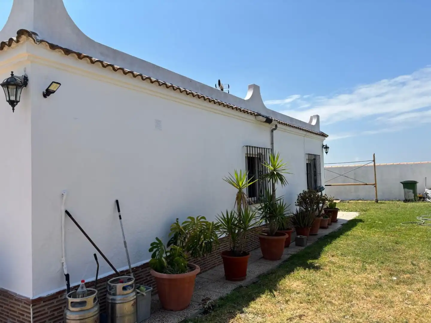 Exterior view of Houses for sale in Chiclana de la Frontera  with Air Conditioner, Terrace and Storage room