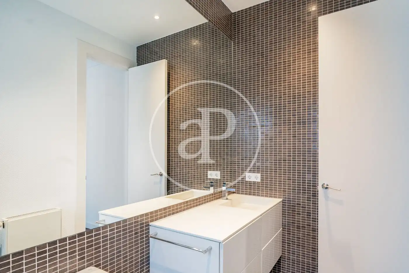 Badezimmer von Dachboden zur Miete in Madrid mit Klimaanlage, Heizung und Terrasse