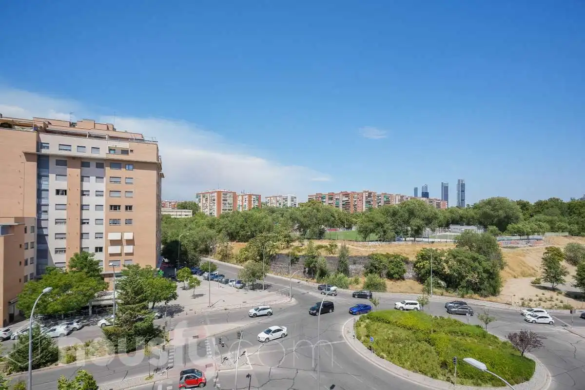 Vista exterior de Pis en venda en Madrid amb Aire condicionat, Calefacció i Terrassa