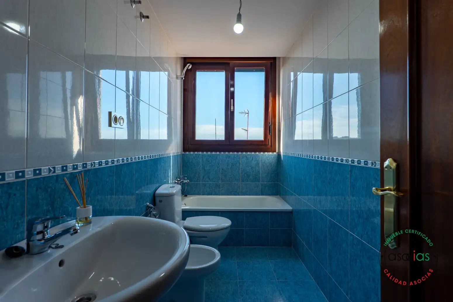 Bathroom of Flat for sale in Sur