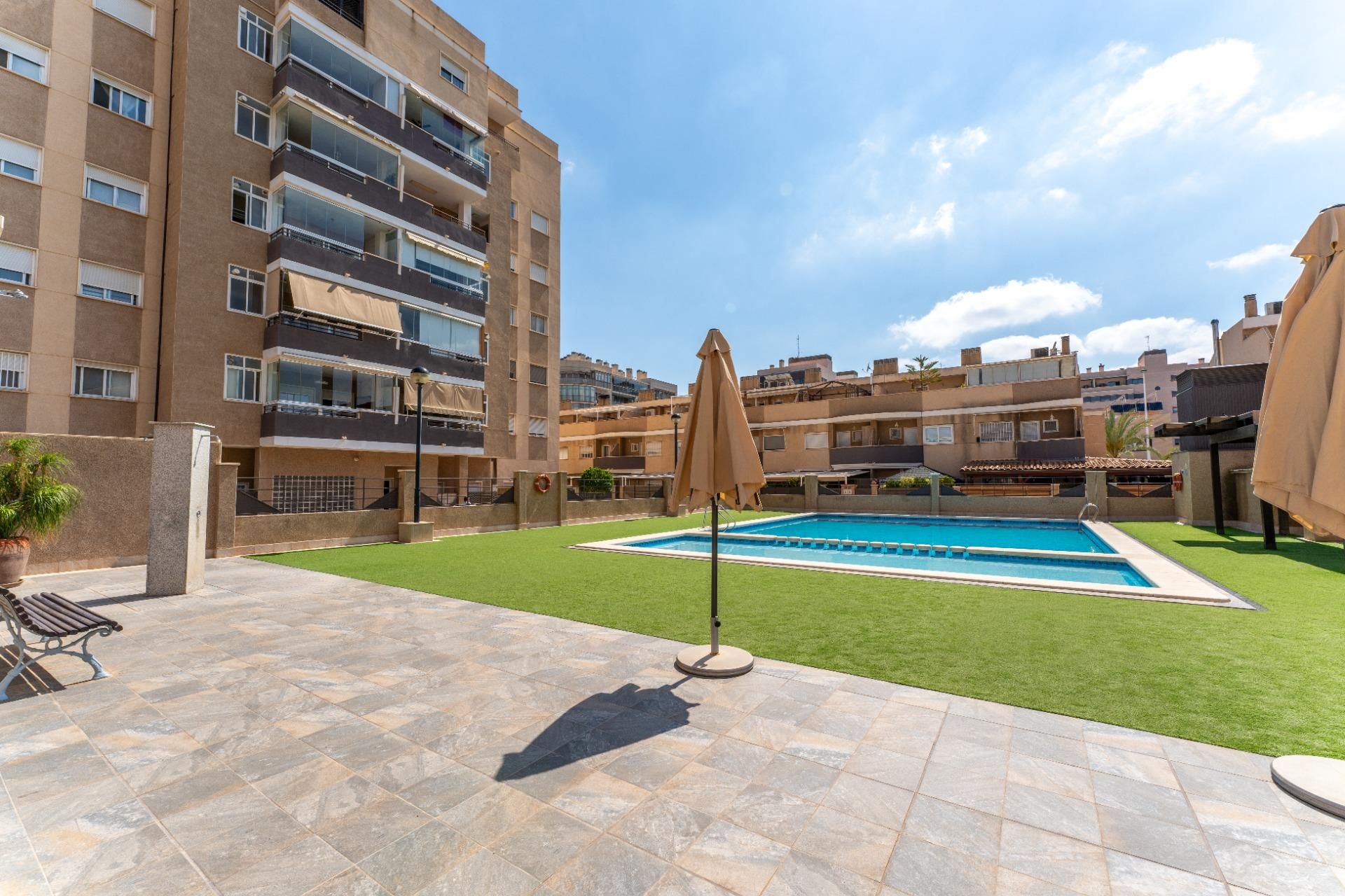 Swimming pool of House or chalet for sale in Elche / Elx  with Air Conditioner, Heating and Private garden