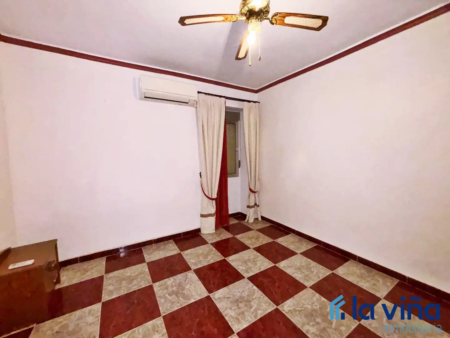 Habitación de Casa adosada en venta en Encinas Reales con Aire acondicionado, Terraza y Trastero