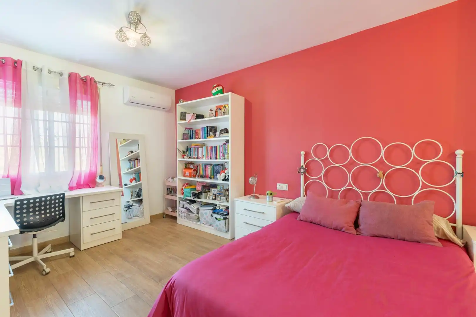 Habitación de Casa o chalet en venta en Madrid con Aire acondicionado, Calefacción y Jardín privado