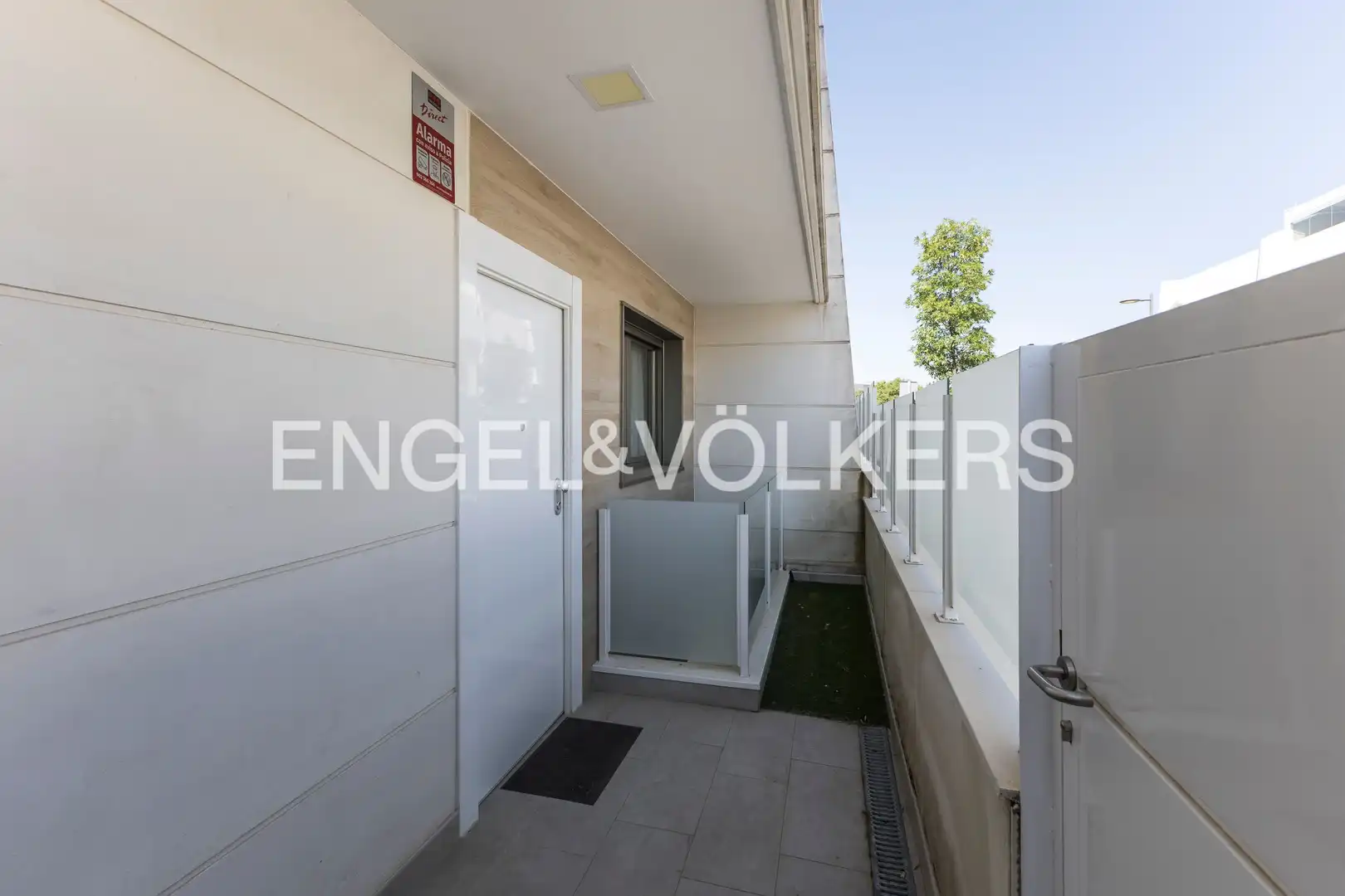 Terraza de Casa adosada en venta en Tres Cantos con Aire acondicionado, Calefacción y Jardín privado