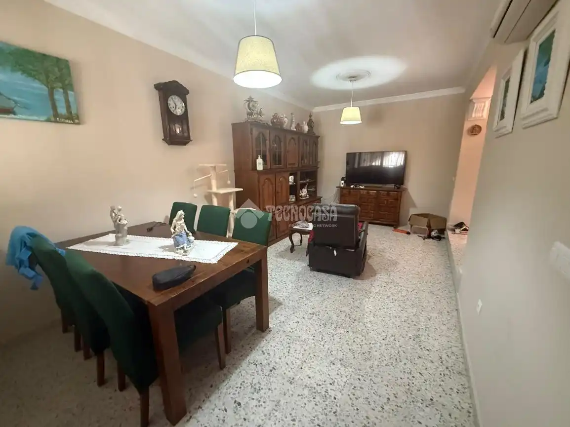 Sala d'estar de Casa adosada en venda en Paradas