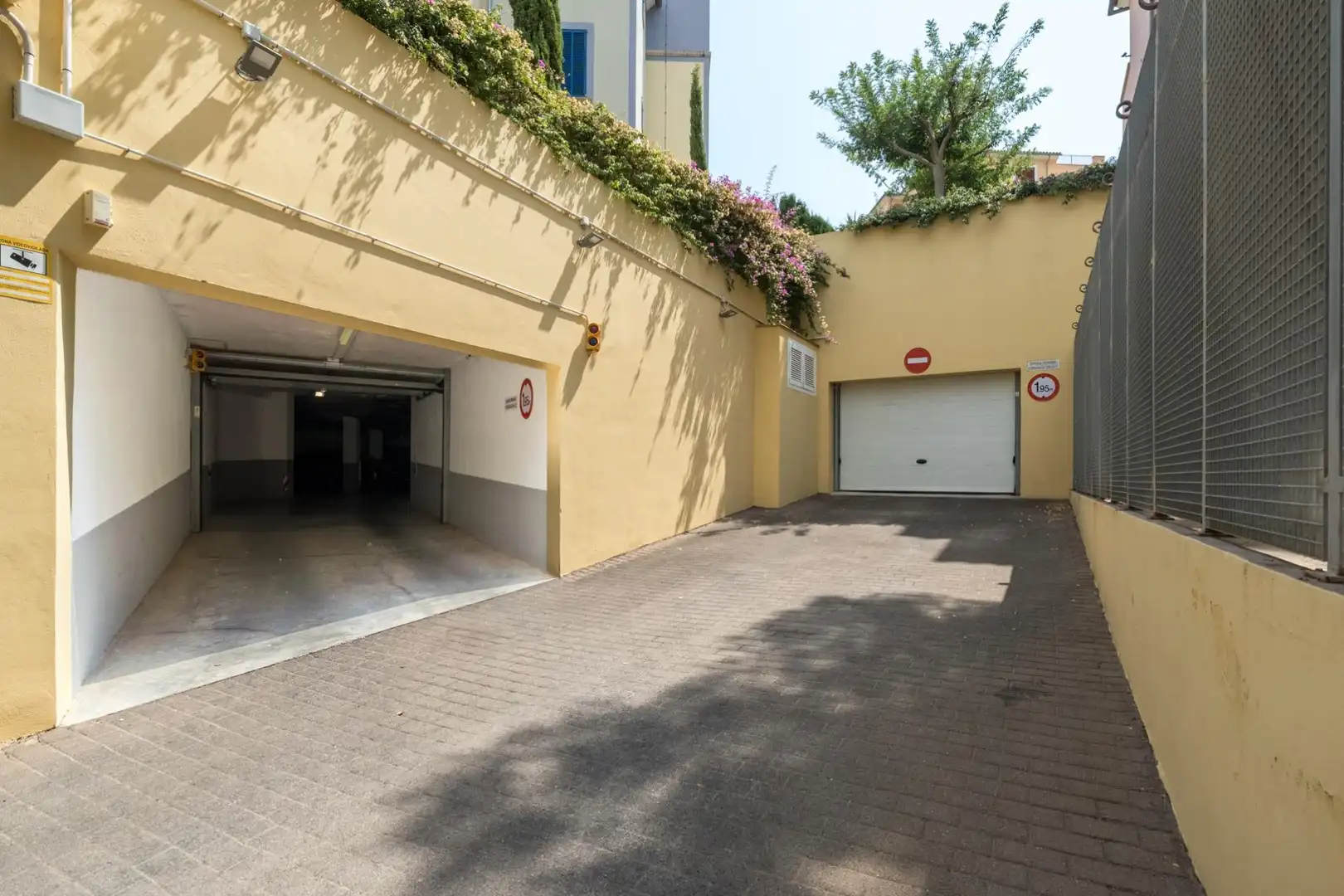 Aparcament de Planta baixa en venda en Calvià amb Terrassa i Piscina comunitària