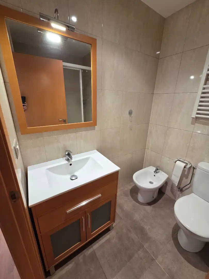 Badezimmer von Wohnung zum Verkauf in Vilafranca del Penedès mit Heizung, Parkett und Ofen