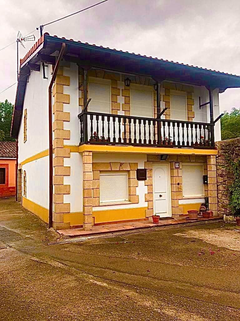 Vista exterior de Casa o xalet en venda en Arenas de Iguña amb Calefacció, Parquet i Terrassa