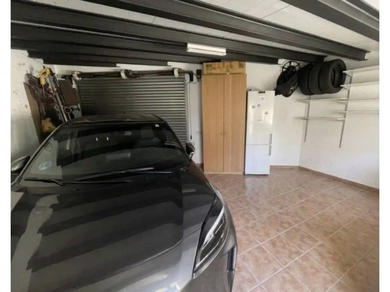 Parkplatz von Einfamilien-Reihenhaus zum Verkauf in Granollers mit Klimaanlage, Heizung und Privatgarten
