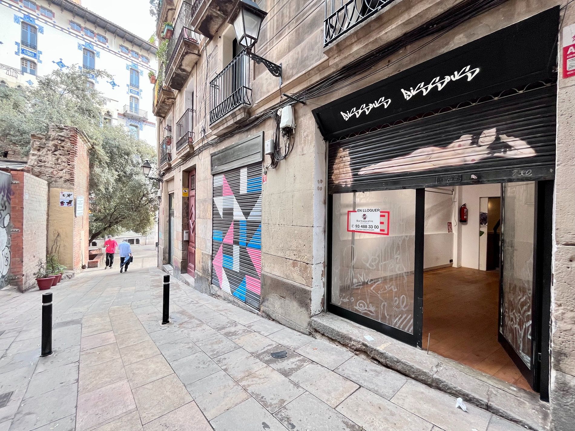 Vista exterior de Local en venda en  Barcelona Capital