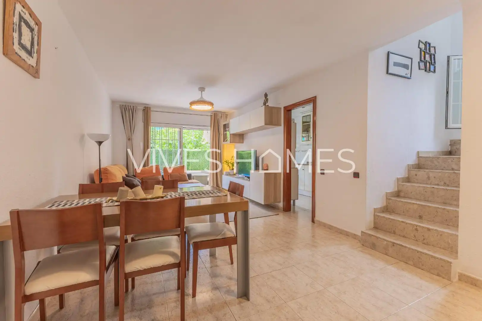 Sala d'estar de Casa adosada en venda en Arenys de Mar amb Calefacció, Jardí privat i Terrassa