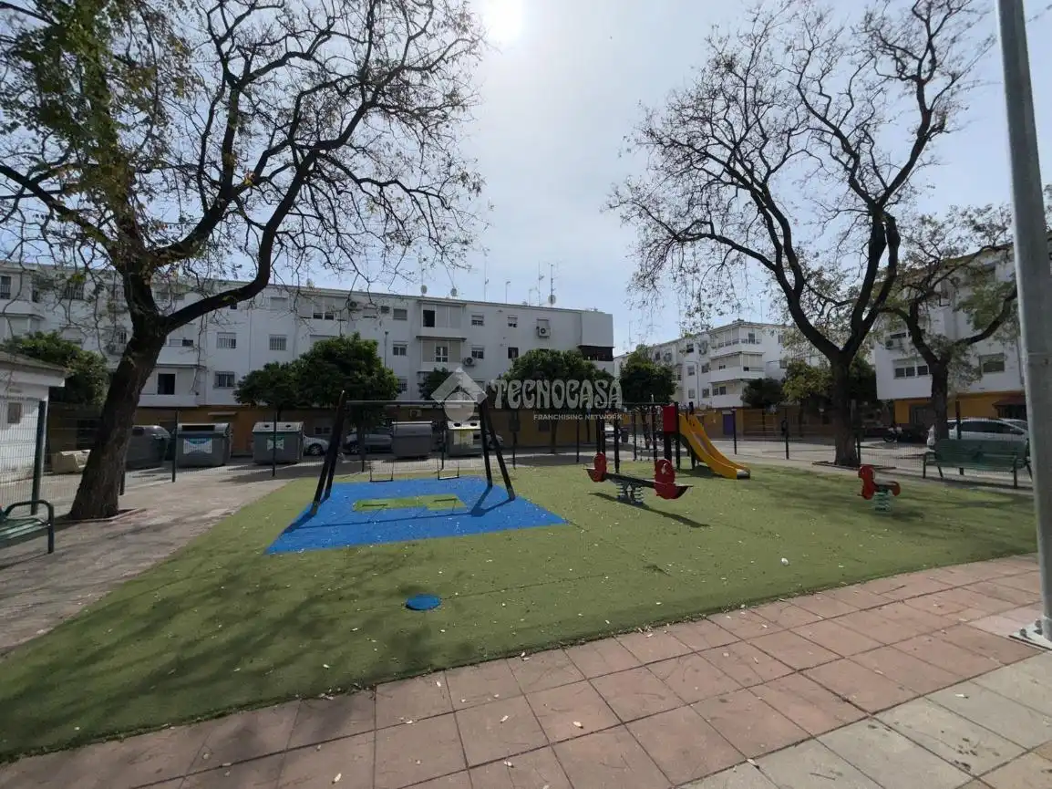 Parking of Flat for sale in Sevilla  with Air Conditioner and Parquet flooring