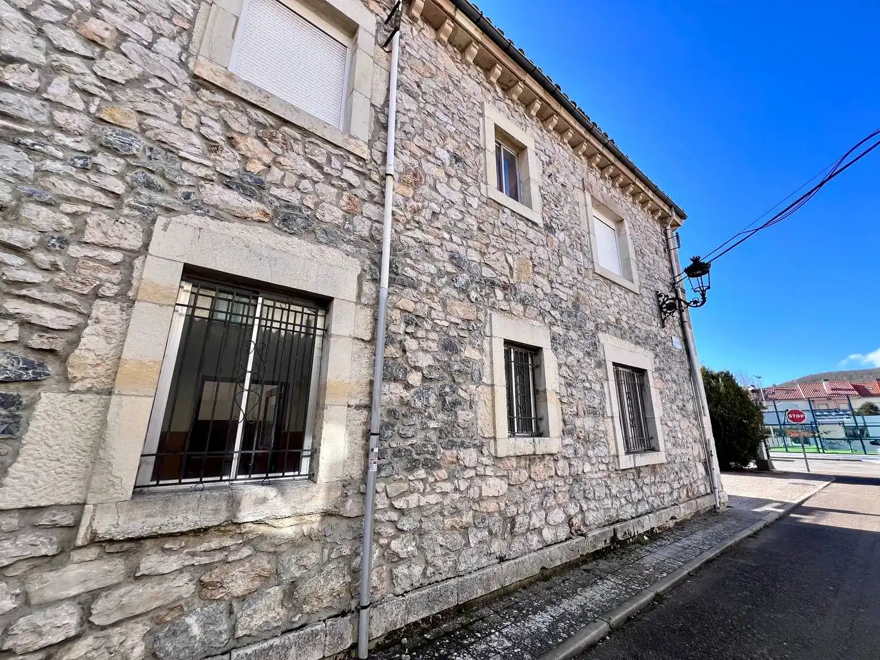 Vista exterior de Edifici en venda en Cervera de Pisuerga