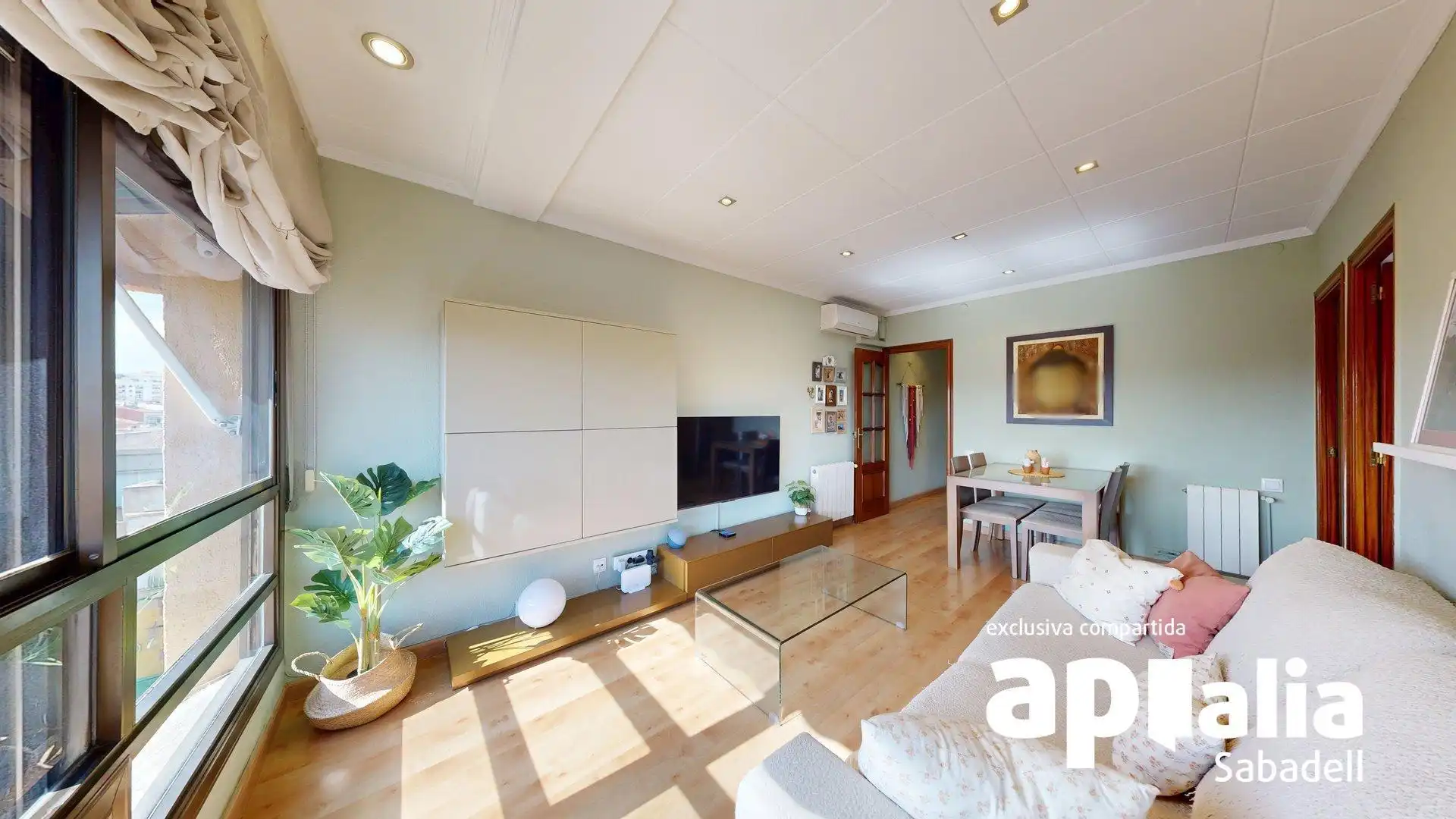 Living room of Flat for sale in Sabadell  with Air Conditioner, Heating and Parquet flooring