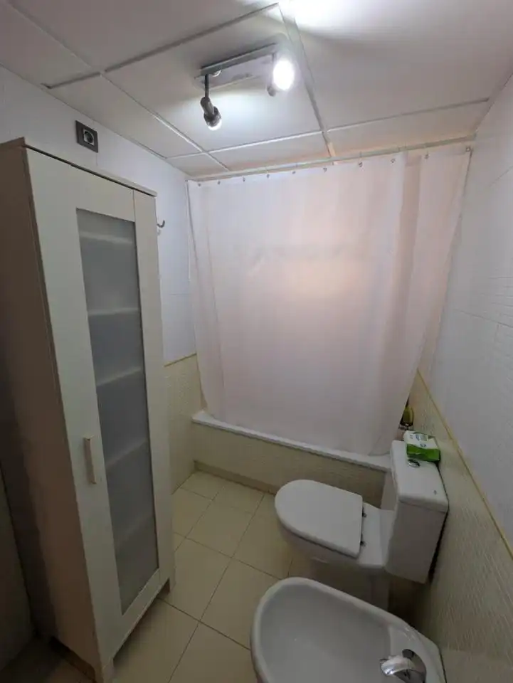 Baño de Piso de alquiler en Vélez-Málaga con Terraza y Amueblado