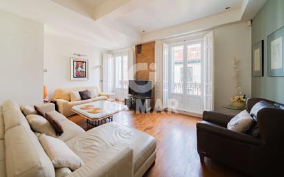 Living room of Flat for sale in  Madrid Capital  with Heating, Furnished and Balcony