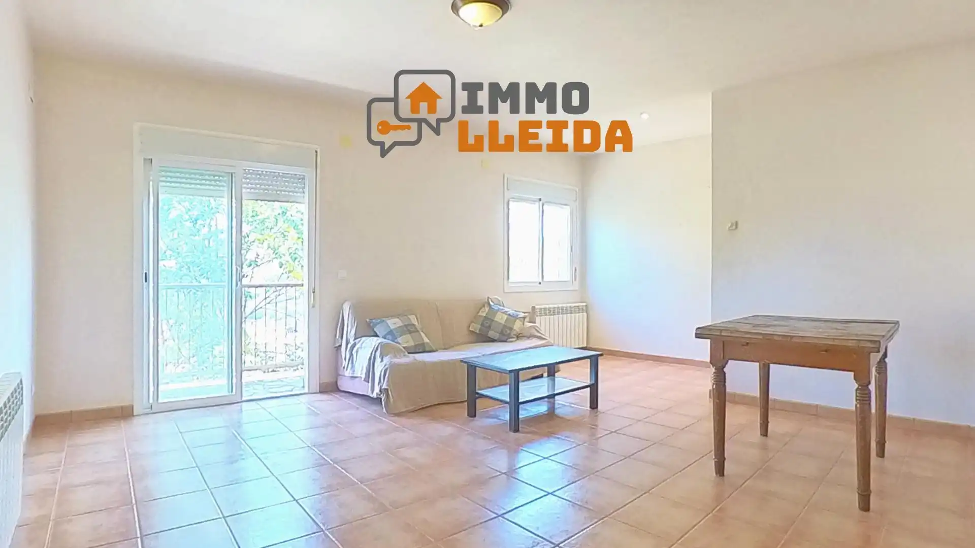 Vista exterior de Casa o xalet en venda en Les Avellanes i Santa Linya amb Calefacció, Terrassa i Balcó