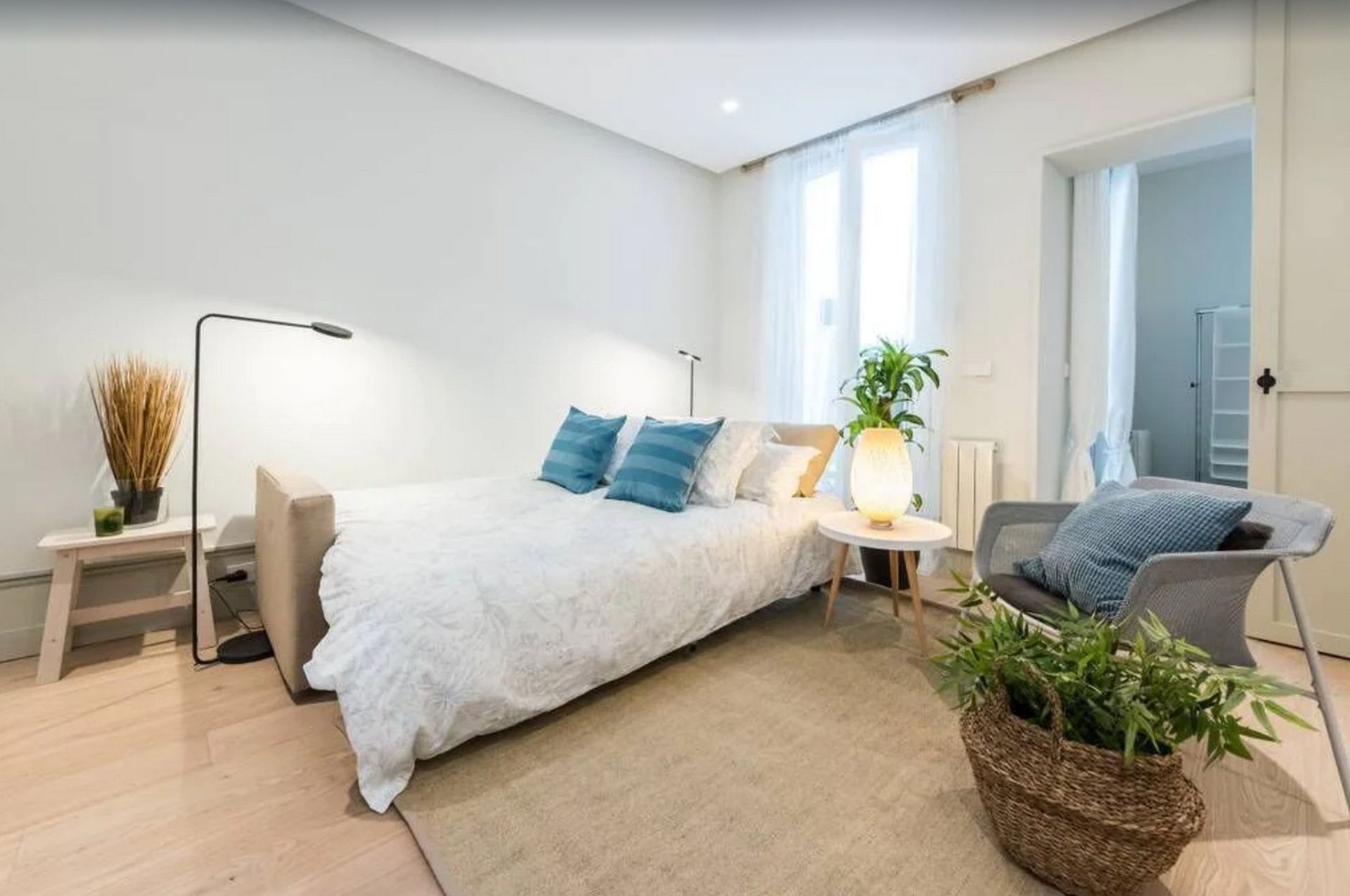 Dormitori de Pis de lloguer en Granollers amb Aire condicionat, Moblat i TV