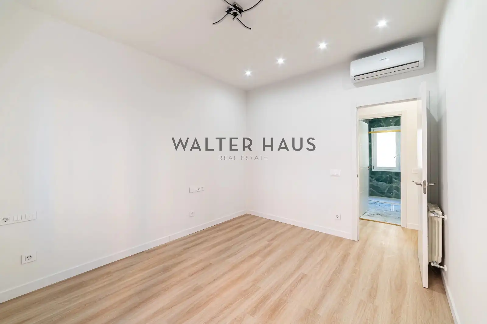 Flat for rent in Madrid  with Air Conditioner, Heating and Storage room