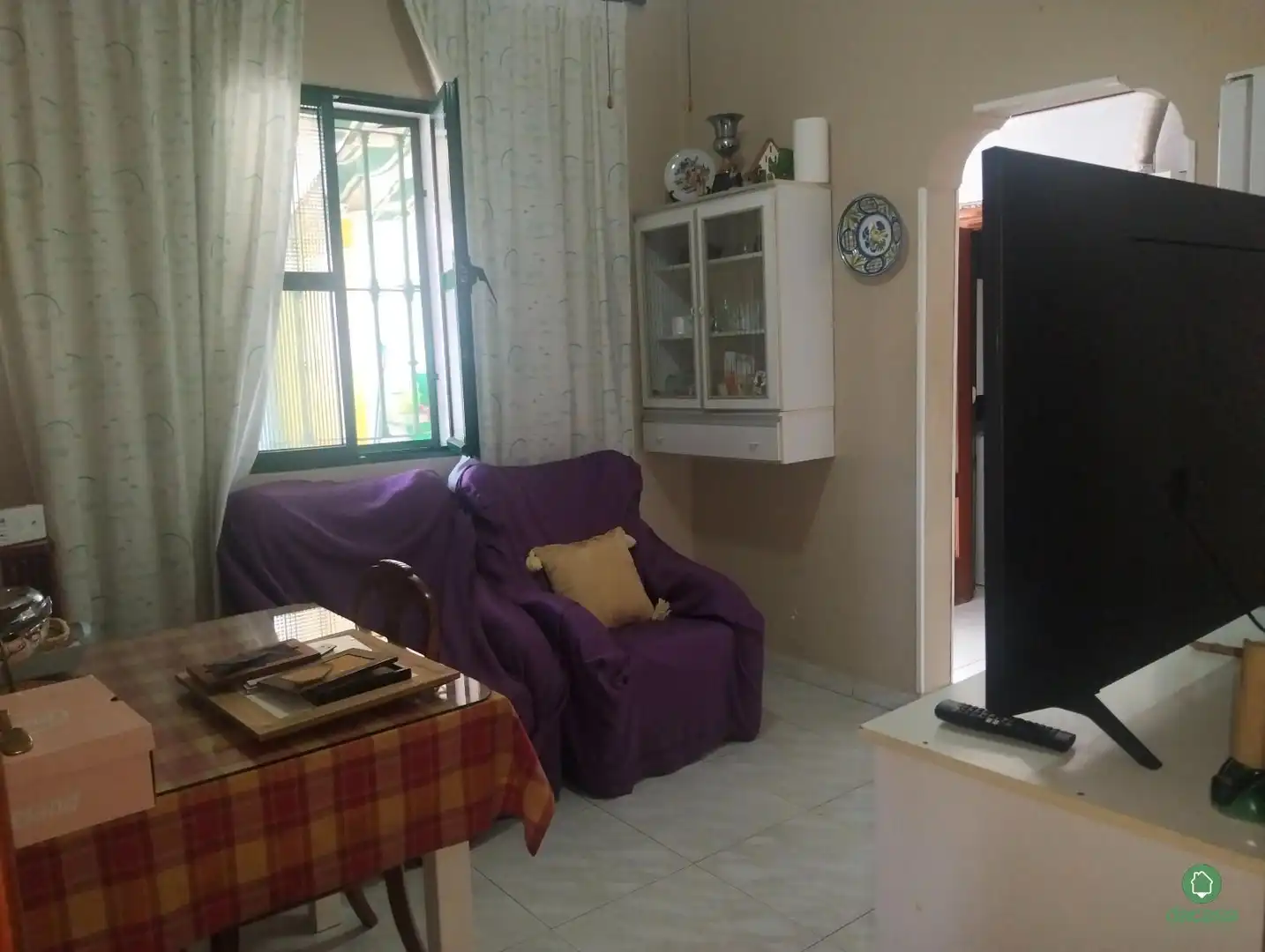 Wohnzimmer von Einfamilien-Reihenhaus zum Verkauf in Huelva mit Klimaanlage, Privatgarten und Abstellraum