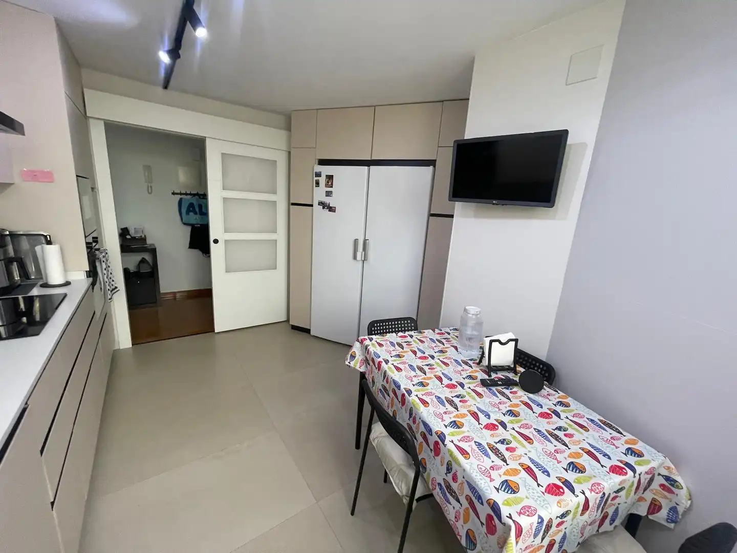 Küche von Wohnung zum Verkauf in Málaga mit Klimaanlage, Privatgarten und Balkon