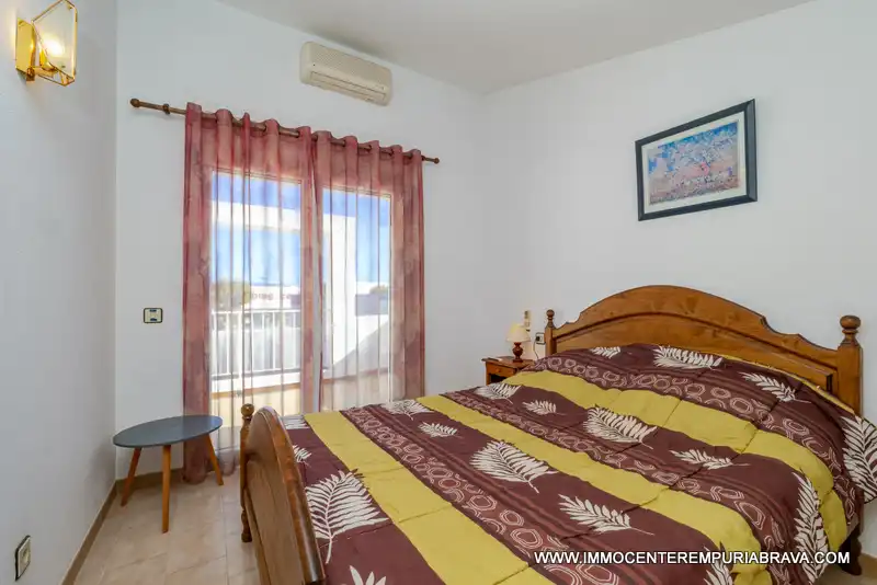 Schlafzimmer von Haus oder Chalet zum Verkauf in Empuriabrava mit Klimaanlage, Heizung und Terrasse