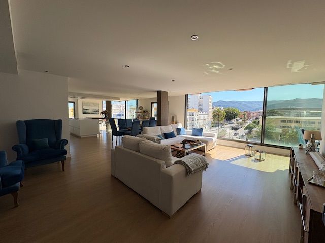 Living room of Flat for sale in Algeciras  with Air Conditioner, Heating and Private garden