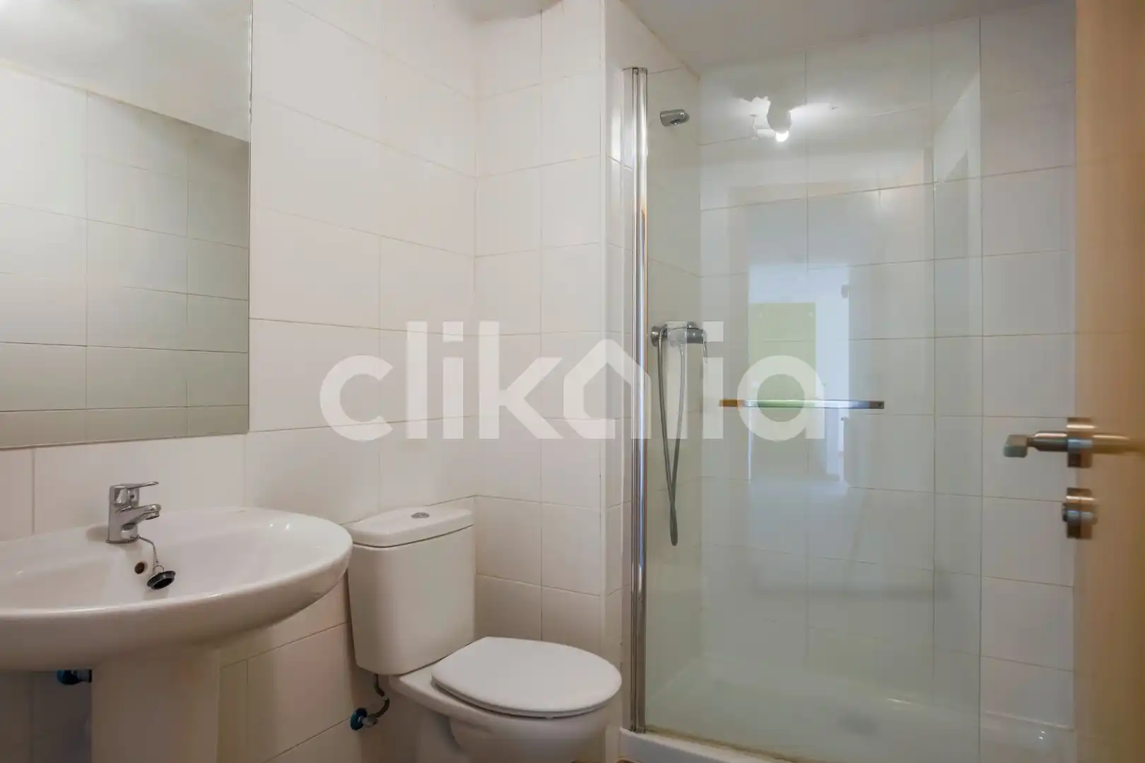 Baño de Piso en venta en Tres Cantos con Calefacción, Trastero y Piscina