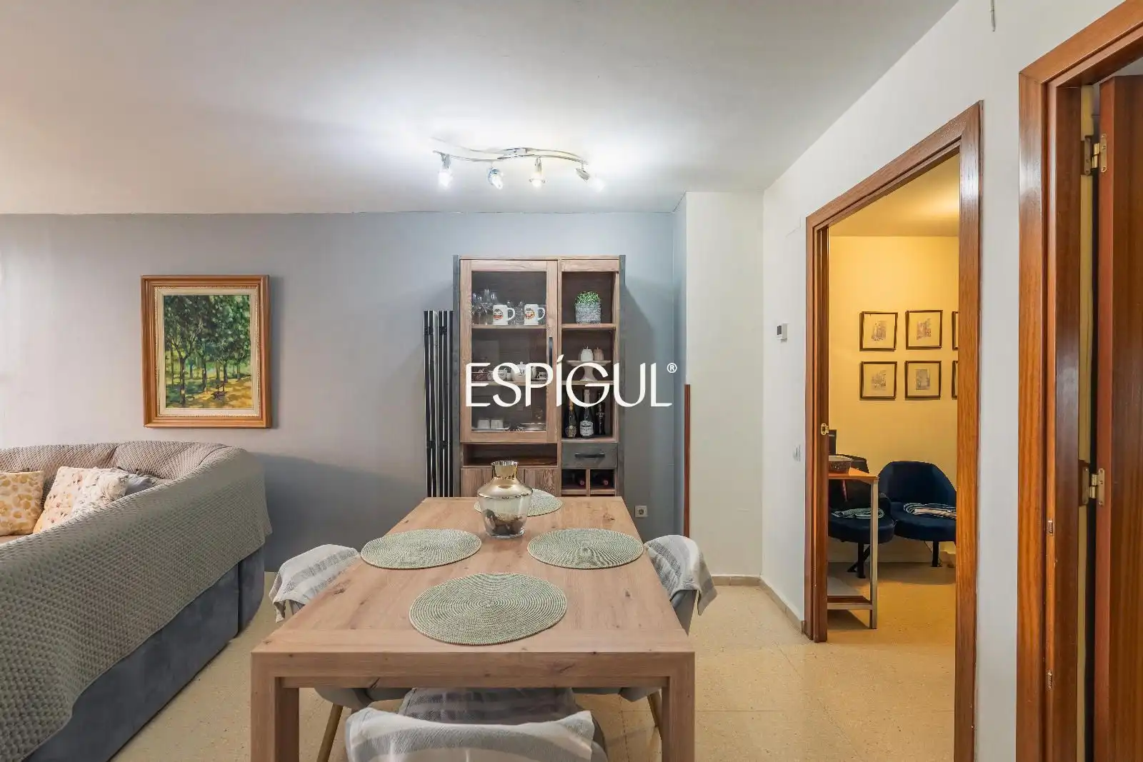 Esszimmer von Wohnung zum Verkauf in Salt mit Heizung, Möbliert und Ofen