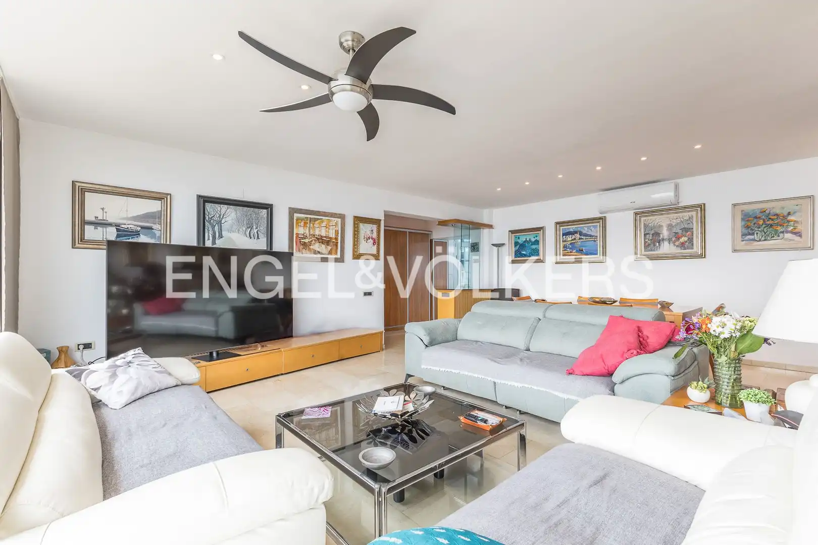 Sala d'estar de Casa o xalet en venda en Sitges amb Aire condicionat, Calefacció i Jardí privat
