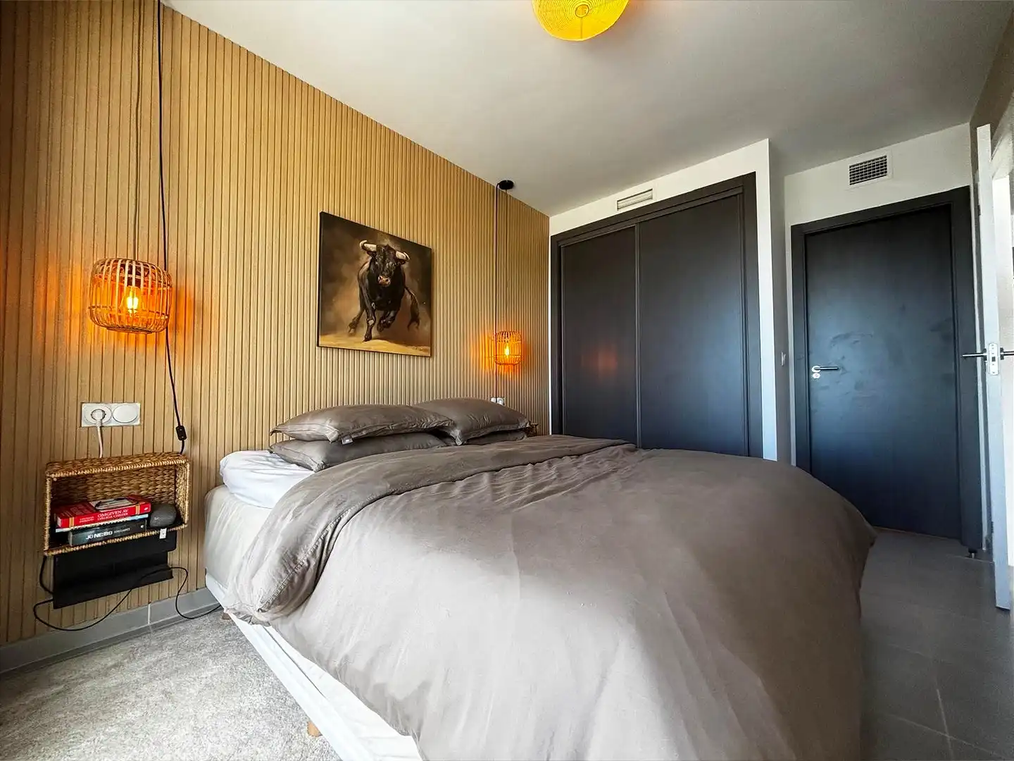 Schlafzimmer von Dachboden zum Verkauf in Santa Pola mit Klimaanlage, Terrasse und Balkon