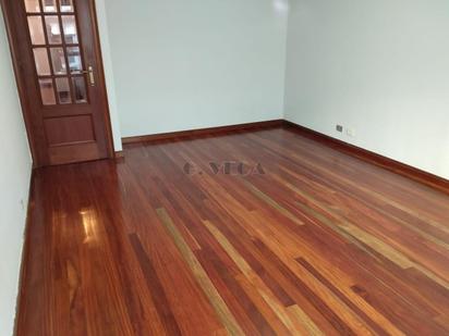 Dormitori de Apartament de lloguer en Vigo  amb Calefacció i Traster