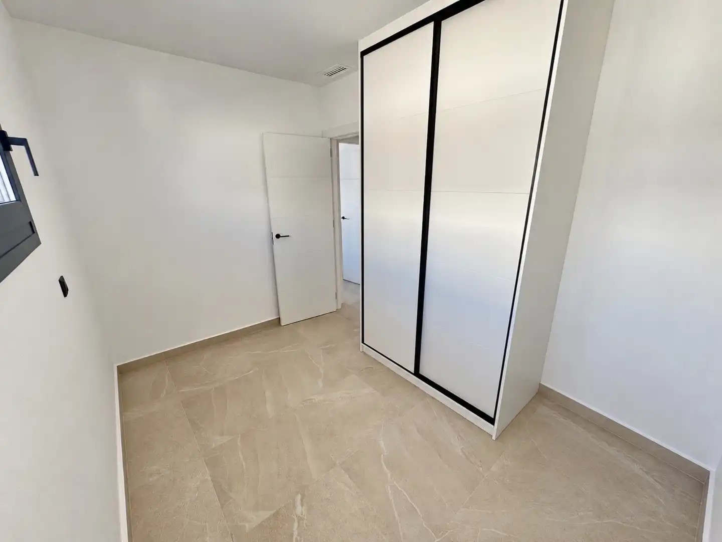 Casa aparellada amb piscina en venda a Calle Manuel de Falla 13, imagen 27