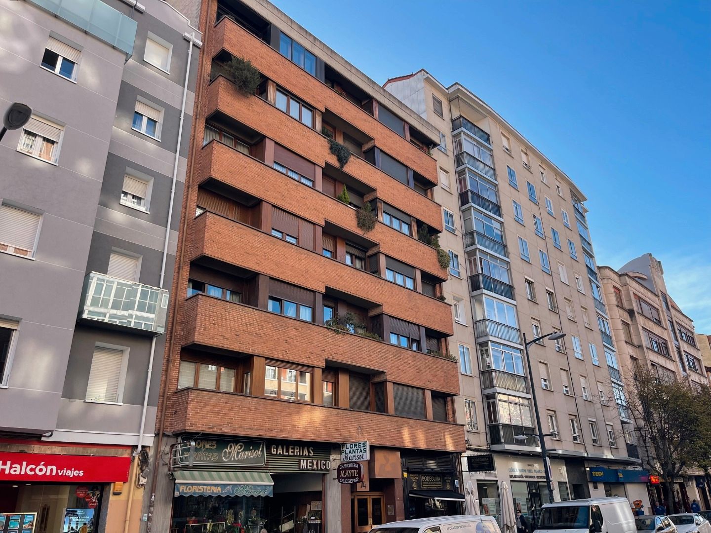 Vista exterior de Pis en venda en Burgos Capital amb Calefacció, Terrassa i Traster