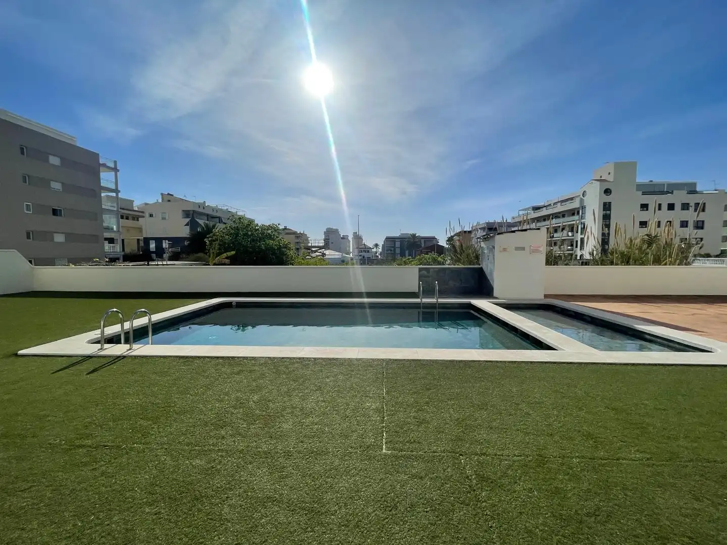 Piscina de Apartament en venda en Moncofa amb Terrassa, Forn i Piscina comunitària
