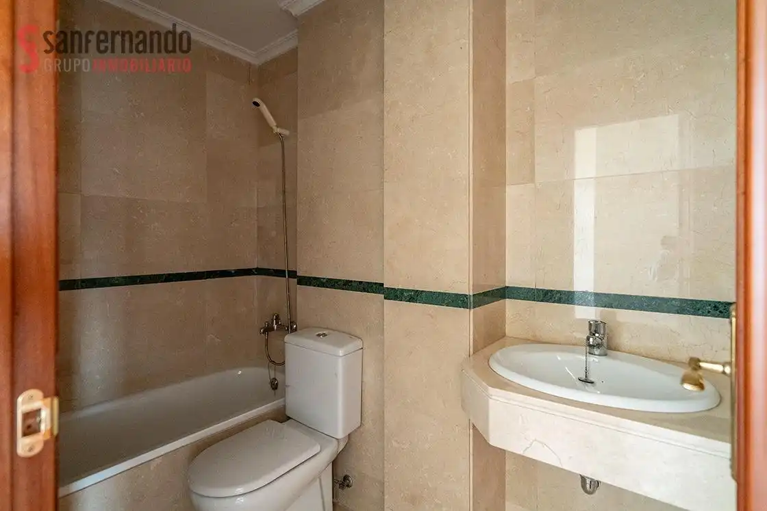 Badezimmer von Wohnung zum Verkauf in Torrelavega  mit Terrasse und Balkon