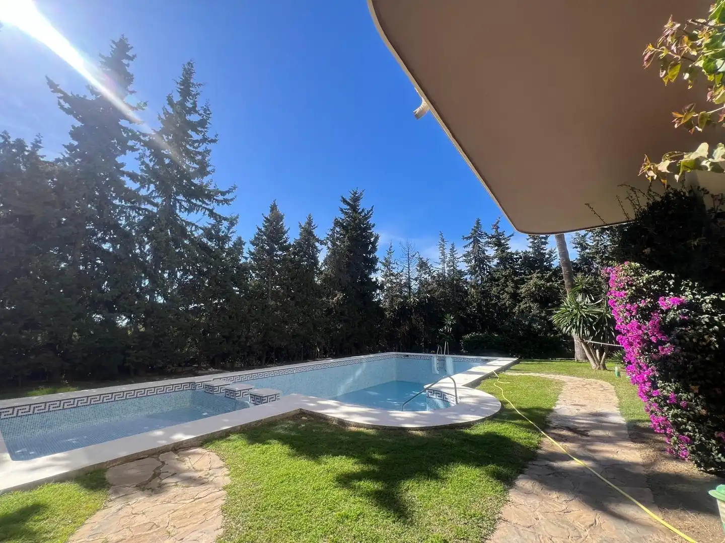 Swimming pool of Flat for rent in Nueva Andalucía