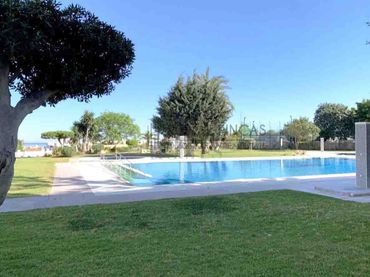 Pis amb piscina en venda a Calle la Colina 1