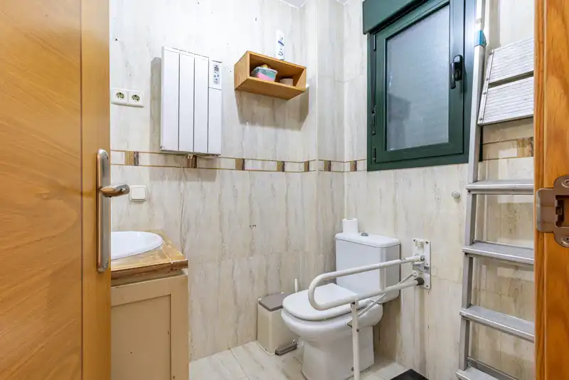 Baño de Planta baja en venta en Yuncos con Aire acondicionado, Calefacción y Jardín privado