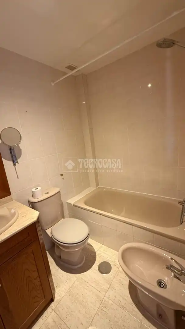 Baño de Piso en venta en Alcalá de Henares con Aire acondicionado, Calefacción y Terraza