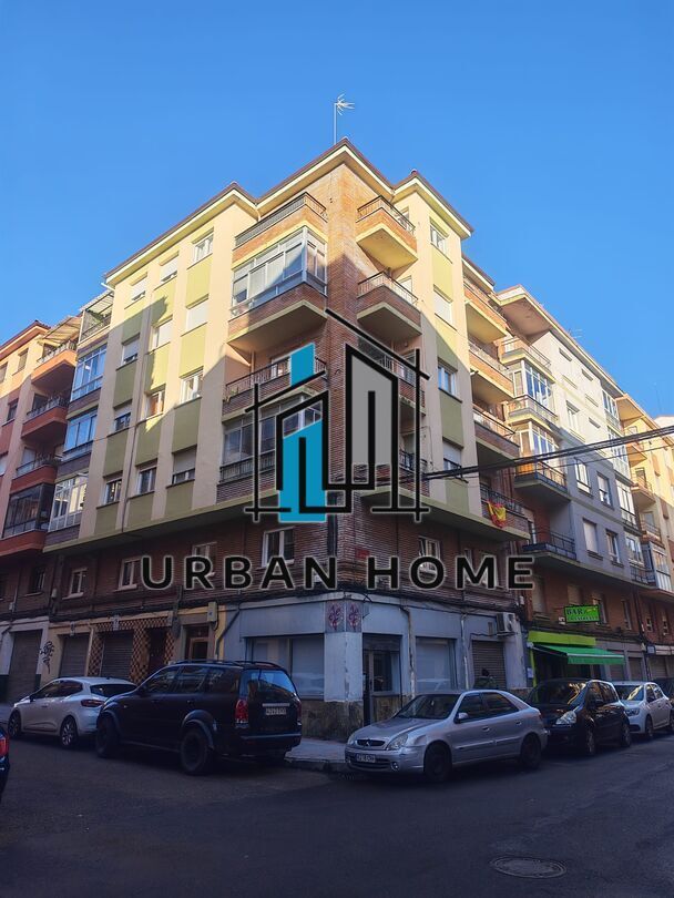 Exterior view of Flat for sale in León Capital   with Heating, Storage room and Furnished