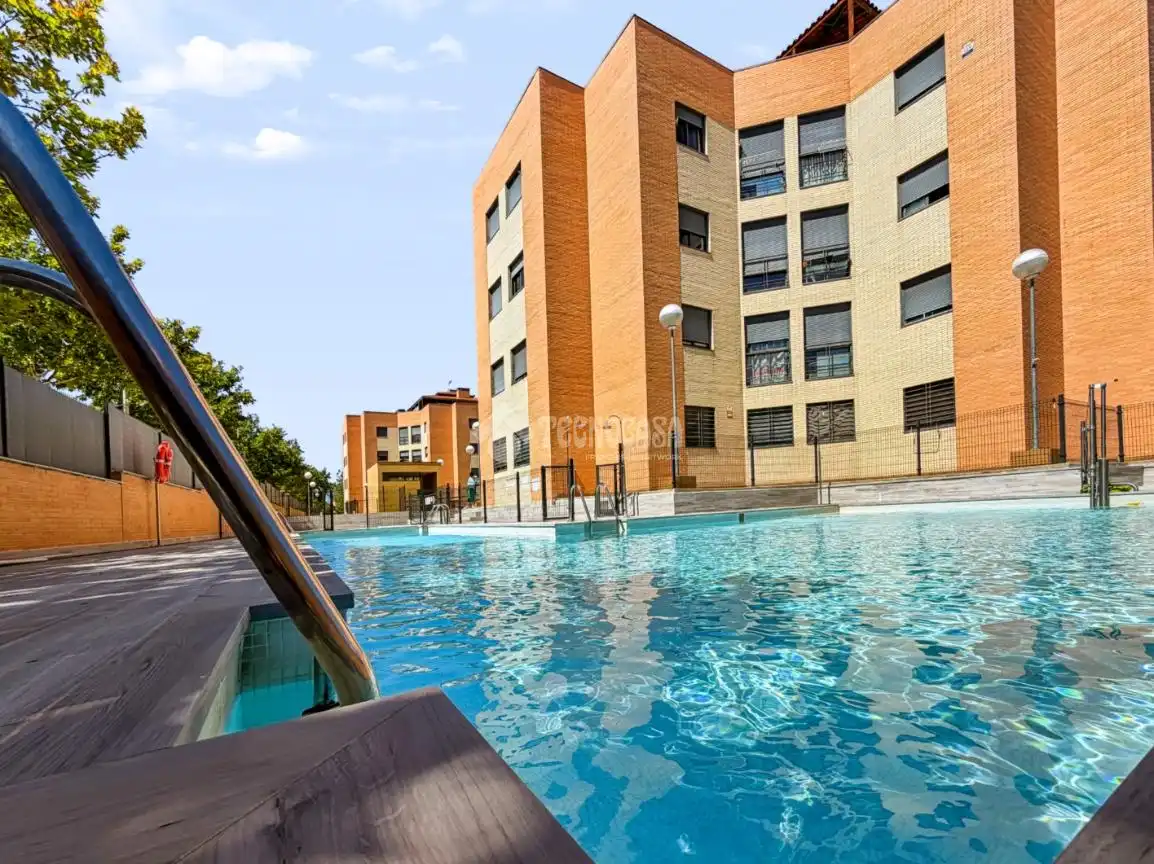 Piscina de Piso en venta en Navalcarnero con Calefacción, Parquet y Trastero