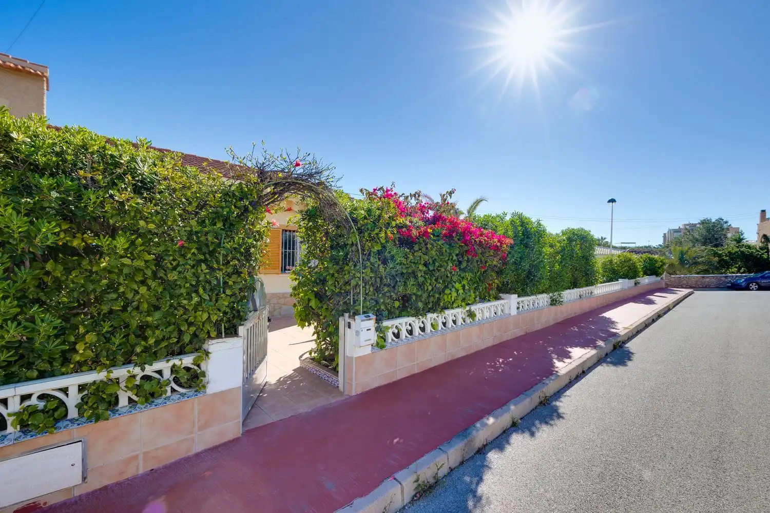 Vista exterior de Casa adosada en venta en Torrevieja con Aire acondicionado, Calefacción y Jardín privado