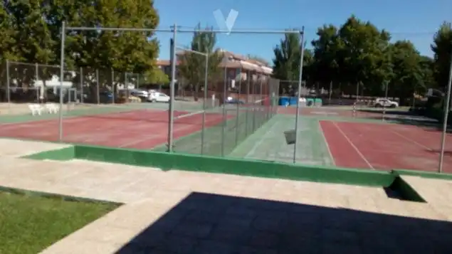 Aparcament de Casa adosada en venda en Villaviciosa de Odón amb Aire condicionat, Calefacció i Jardí privat