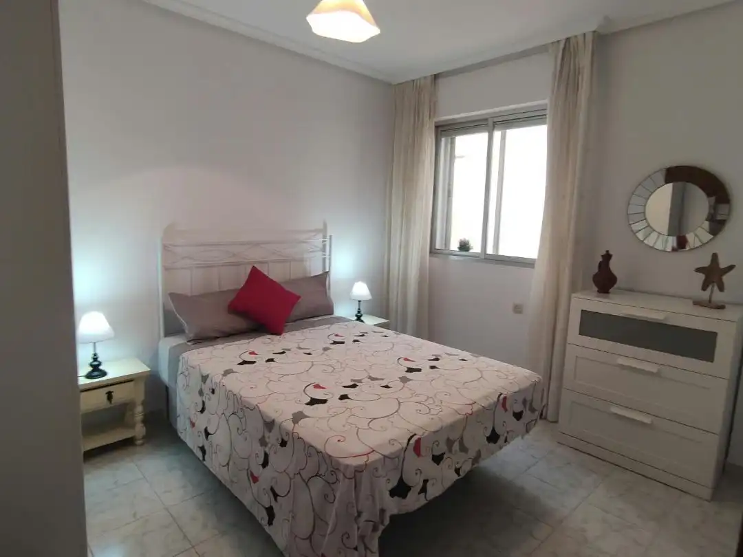 Schlafzimmer von Wohnung zur Miete in Plasencia mit Klimaanlage, Terrasse und Balkon