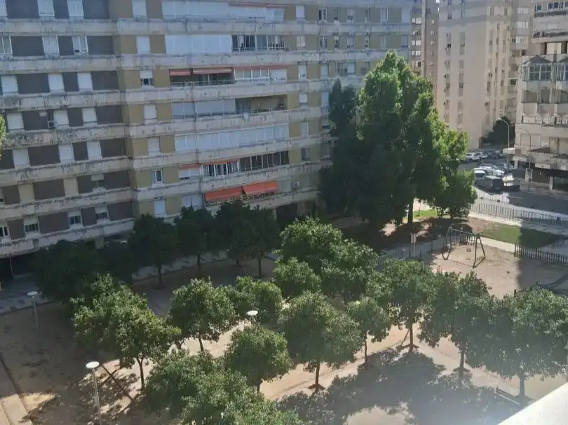 Vista exterior de Pis per a compartir en Avenida - Divina Pastora - Plaza de Toros